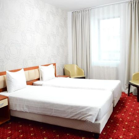Kosher Hotel Lev Or Bucharest Exterior photo