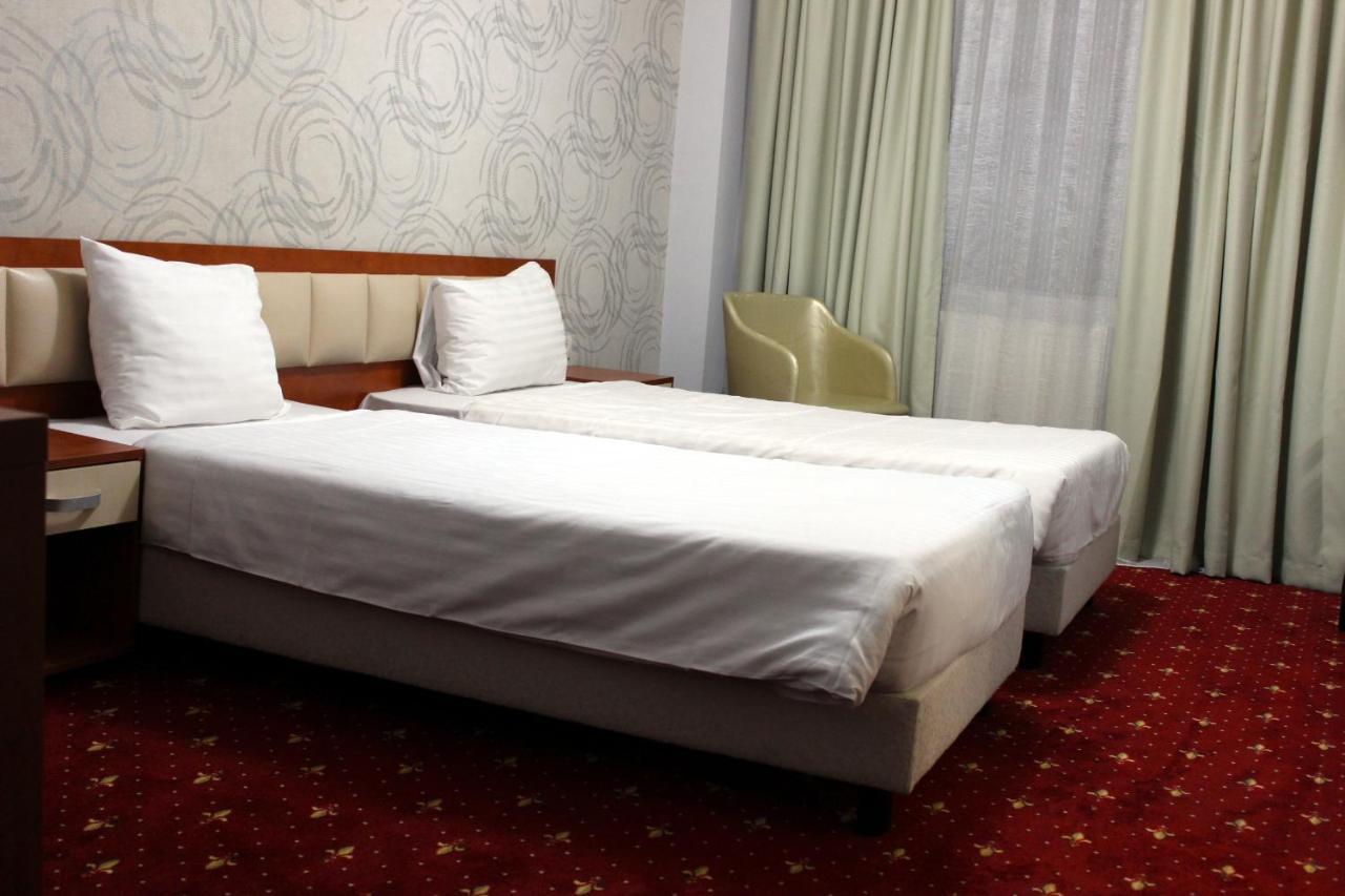 Kosher Hotel Lev Or Bucharest Exterior photo