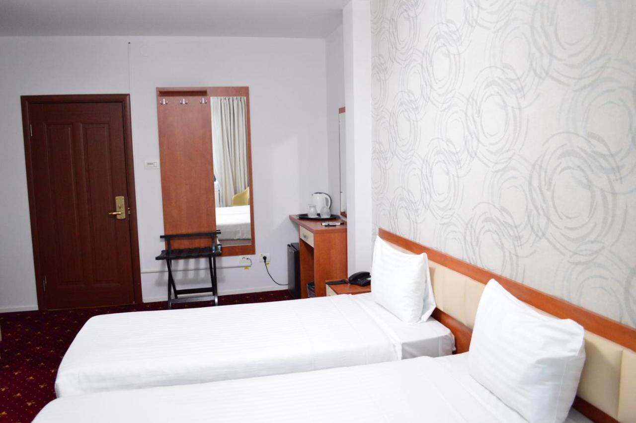 Kosher Hotel Lev Or Bucharest Exterior photo
